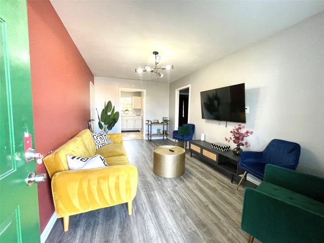 2411 Bastrop 1, Houston, TX 77004