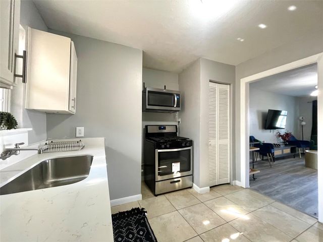 2411 Bastrop 1, Houston, TX 77004