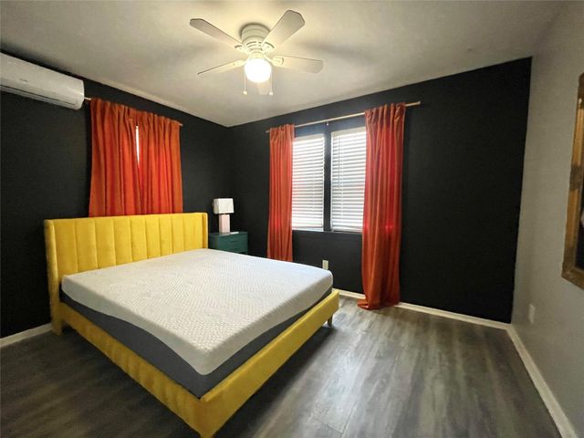 2411 Bastrop 1, Houston, TX 77004