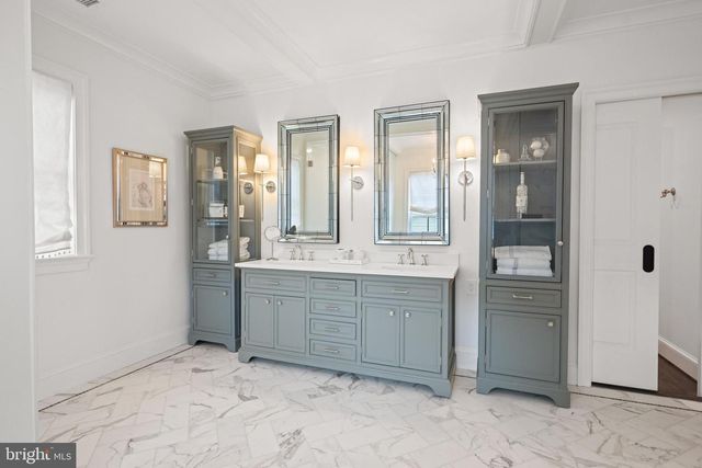 5321 MACOMB ST NW, Washington, DC 20016