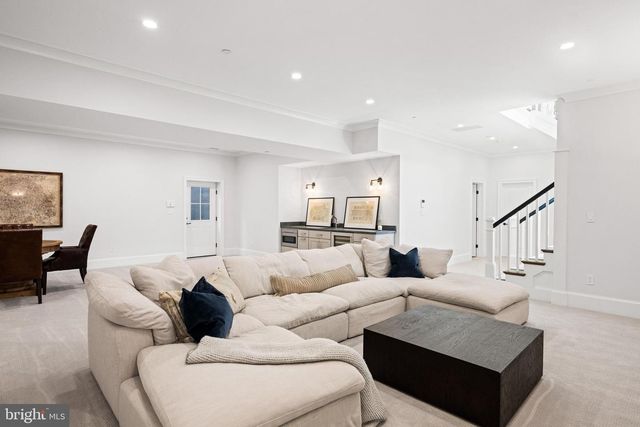 5321 MACOMB ST NW, Washington, DC 20016