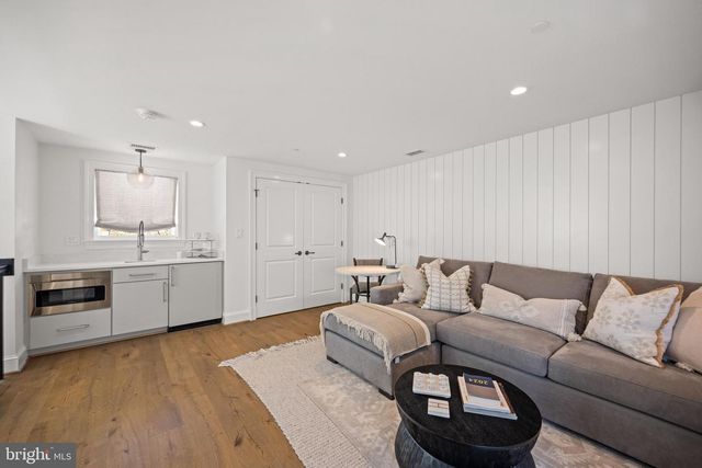 5321 MACOMB ST NW, Washington, DC 20016