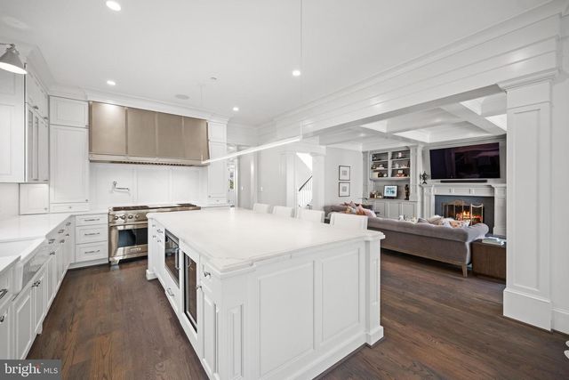 5321 MACOMB ST NW, Washington, DC 20016