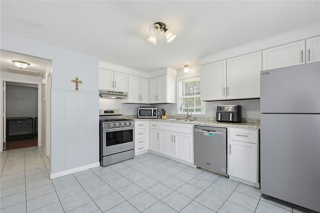 30 Briggs Street, Cranston, RI 02920