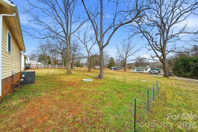 1107 N Davis Avenue, Newton, NC 28658