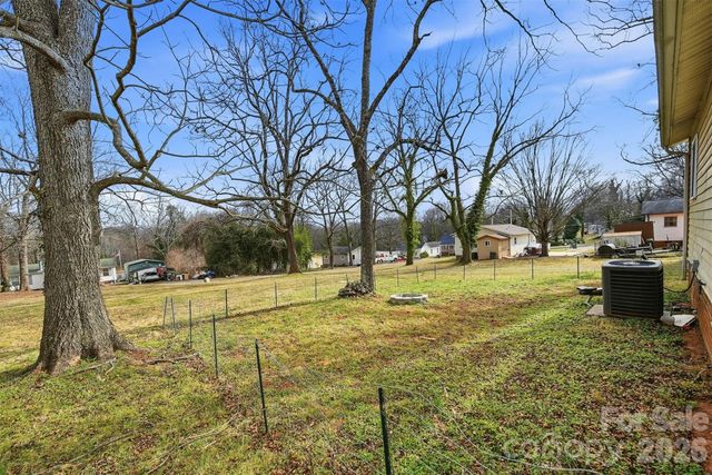 1107 N Davis Avenue, Newton, NC 28658