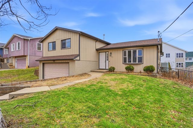 1621 13th Street NW, Cedar Rapids, IA 52402