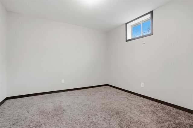 1621 13th Street NW, Cedar Rapids, IA 52402