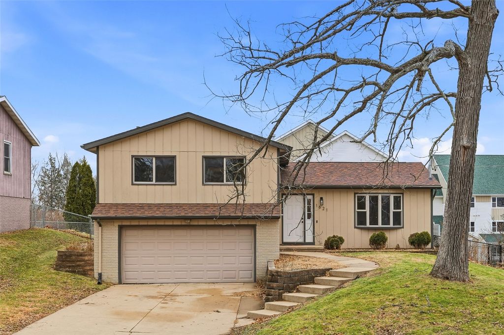 1621 13th Street NW, Cedar Rapids, IA 52402
