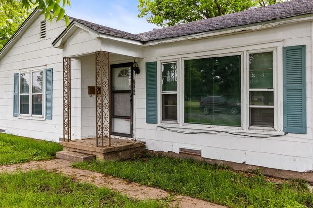 2700 Briarwood Lane, Bellmead, TX 76705