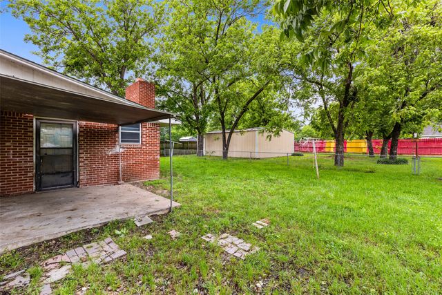 2700 Briarwood Lane, Bellmead, TX 76705
