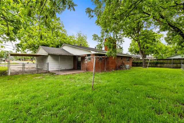 2700 Briarwood Lane, Bellmead, TX 76705