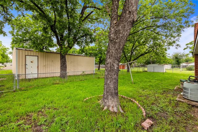 2700 Briarwood Lane, Bellmead, TX 76705