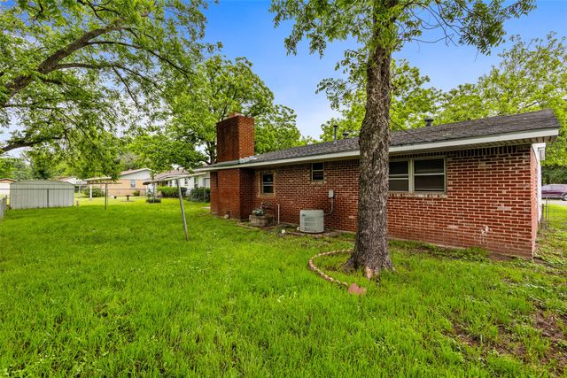 2700 Briarwood Lane, Bellmead, TX 76705