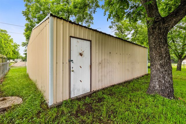 2700 Briarwood Lane, Bellmead, TX 76705