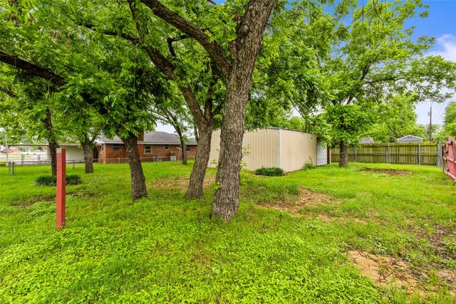 2700 Briarwood Lane, Bellmead, TX 76705