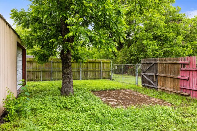 2700 Briarwood Lane, Bellmead, TX 76705