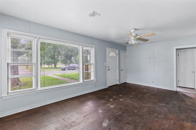 2700 Briarwood Lane, Bellmead, TX 76705