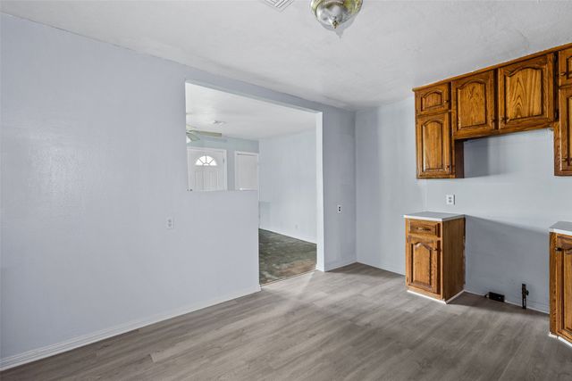 2700 Briarwood Lane, Bellmead, TX 76705