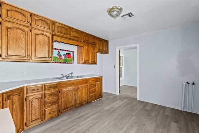 2700 Briarwood Lane, Bellmead, TX 76705