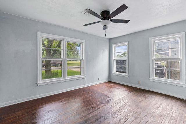 2700 Briarwood Lane, Bellmead, TX 76705