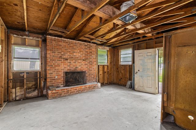 2700 Briarwood Lane, Bellmead, TX 76705
