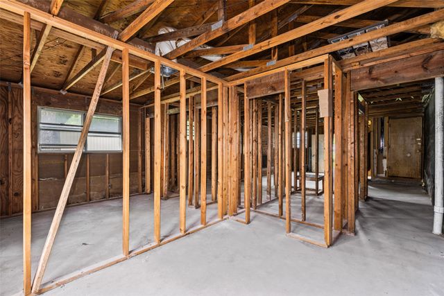 2700 Briarwood Lane, Bellmead, TX 76705