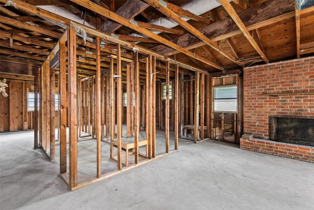 2700 Briarwood Lane, Bellmead, TX 76705