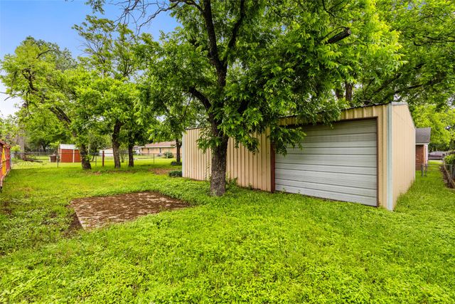 2700 Briarwood Lane, Bellmead, TX 76705