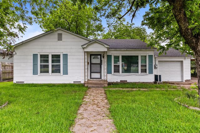 2700 Briarwood Lane, Bellmead, TX 76705