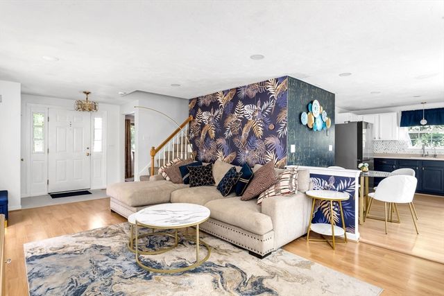 49 Palomino Dr, Franklin, MA 02038