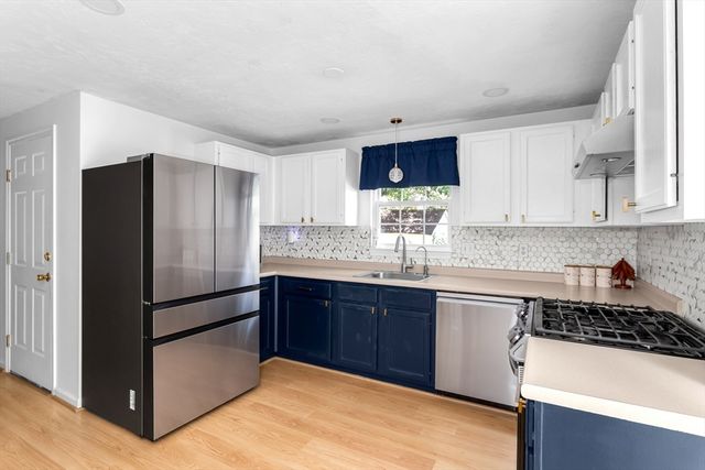 49 Palomino Dr, Franklin, MA 02038
