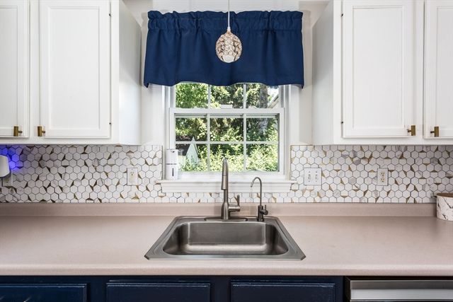 49 Palomino Dr, Franklin, MA 02038