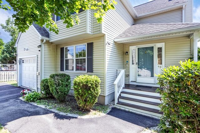 49 Palomino Dr, Franklin, MA 02038