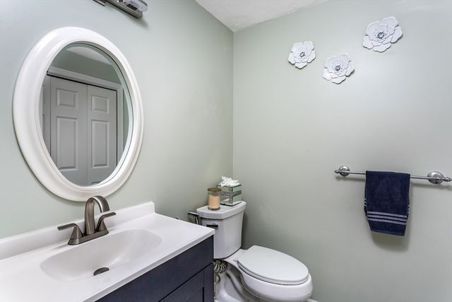 49 Palomino Dr, Franklin, MA 02038