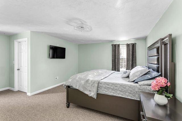 49 Palomino Dr, Franklin, MA 02038