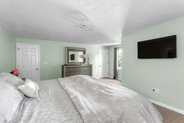49 Palomino Dr, Franklin, MA 02038