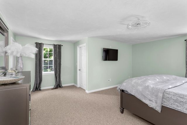 49 Palomino Dr, Franklin, MA 02038