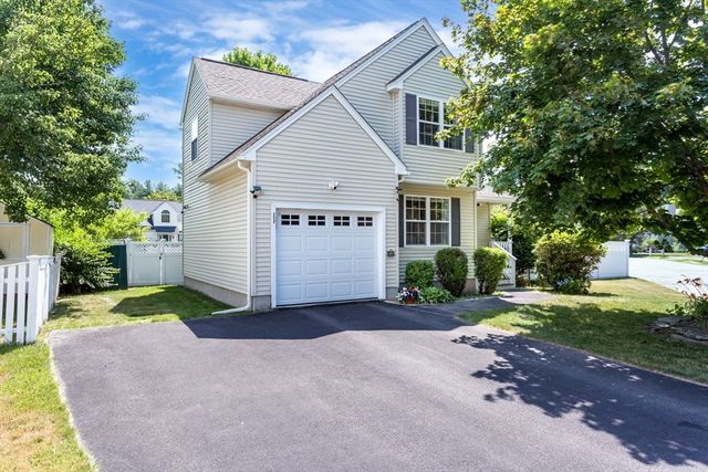 49 Palomino Dr, Franklin, MA 02038