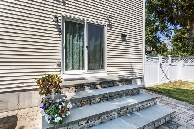 49 Palomino Dr, Franklin, MA 02038