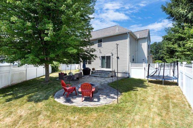 49 Palomino Dr, Franklin, MA 02038