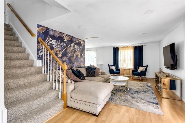 49 Palomino Dr, Franklin, MA 02038