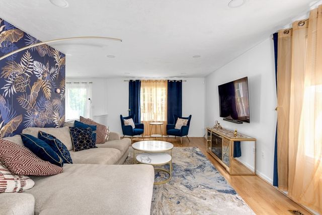 49 Palomino Dr, Franklin, MA 02038