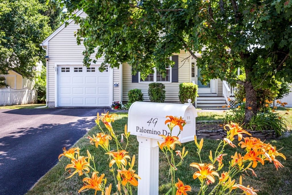 49 Palomino Dr, Franklin, MA 02038
