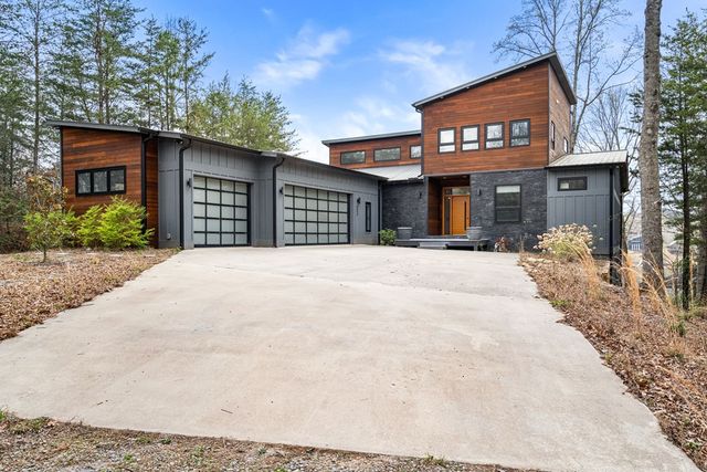 23 Lake Trail W, Hiawassee, GA 30546