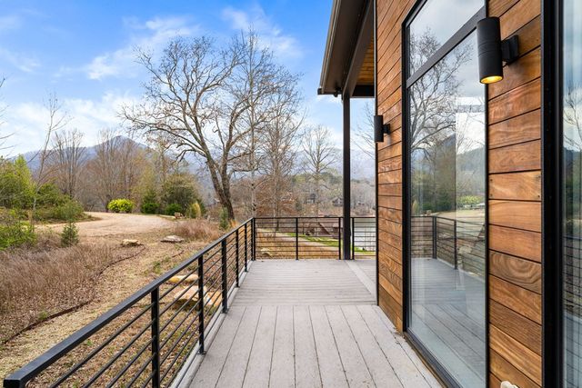 23 Lake Trail W, Hiawassee, GA 30546