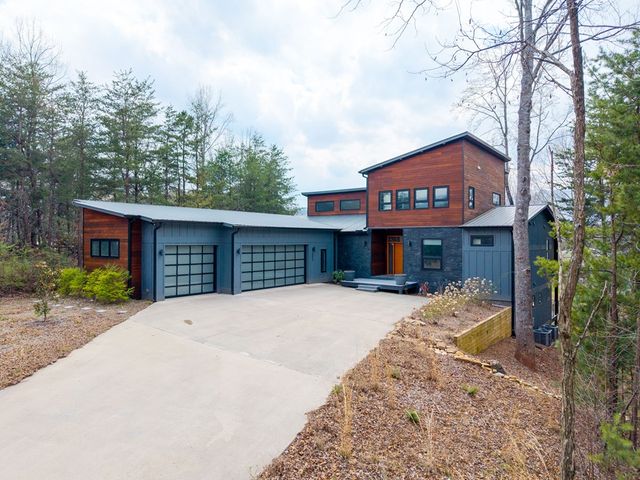 23 Lake Trail W, Hiawassee, GA 30546
