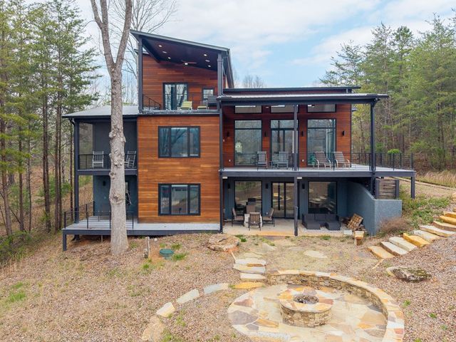 23 Lake Trail W, Hiawassee, GA 30546