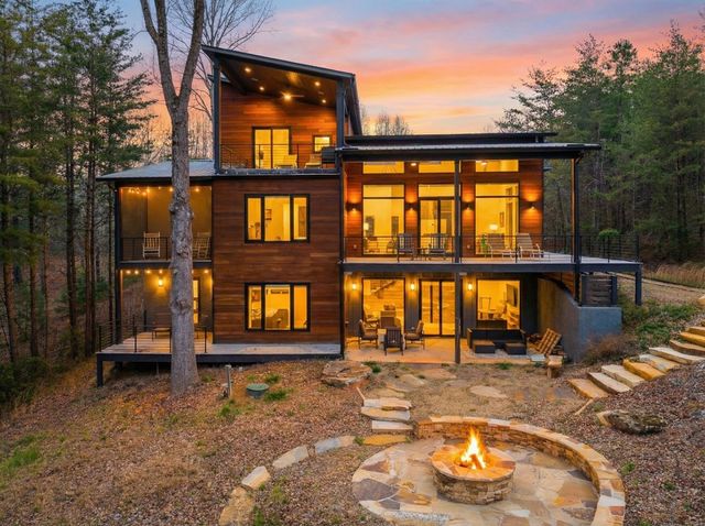 23 Lake Trail W, Hiawassee, GA 30546