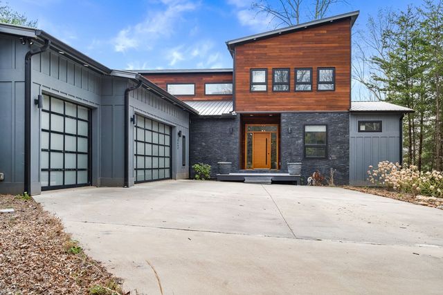 23 Lake Trail W, Hiawassee, GA 30546